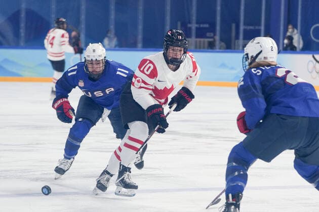 (220208) -- BEIJING, Feb. 8, 2022 -- Sarah Fillier (C) of Canada attacks during the Ice hockey, Eishockey women s preliminary round group A match between Canada and the United States at Wukesong Sports Centre in Beijing, capital of China, Feb. 8, 2022. ) (BEIJING2022)CHINA-BEIJING-OLYMPIC Winter games, Winterspiele,Spiele, Summer games ICE HOCKEY-WOMEN S PRELIMINARY-CANADA VS U.S. (CN) DuxYu 
