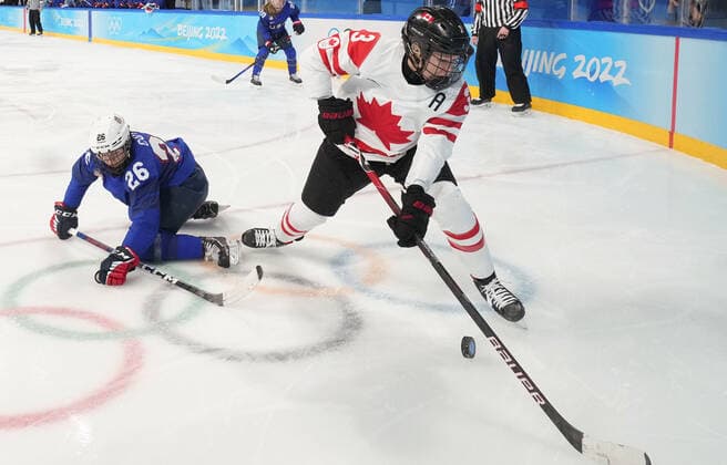 (220208) -- BEIJING, Feb. 8, 2022 -- Jocelyne Larocque (R) of Canada competes during the Ice hockey, Eishockey women s preliminary round group A match between Canada and the United States at Wukesong Sports Centre in Beijing, capital of China, Feb. 8, 2022. ) (BEIJING2022)CHINA-BEIJING-OLYMPIC Winter games, Winterspiele,Spiele, Summer games ICE HOCKEY-WOMEN S PRELIMINARY-CANADA VS U.S. (CN) MengxYongmin 