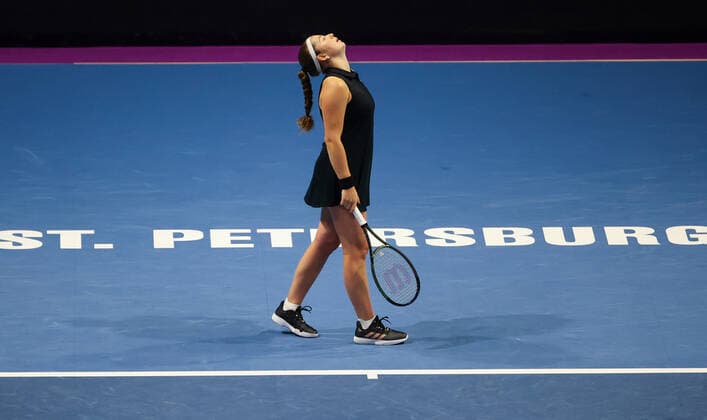 ST PETERSBURG, RUSSIA - FEBRUARY 8, 2022: Latvia s Jelena Ostapenko in her Round of 32 tennis singles match against China s Xinyu Wang at the 2022 WTA, Tennis Damen St Petersburg Ladies Trophy at Sibur Arena. Alexander Demianchuk TASS  TS121EEE