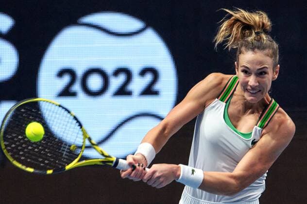 Russia Tennis St. Petersburg Ladies Trophy 8108333 08.02.2022 Bernarda Pera, of the United States, returns the ball to Romania s Jaqueline Cristian during a women s singles match at the St. Petersburg Ladies Trophy 2022 tennis tournament in St.Petersburg, Russia. Alexei Danichev Sputnik St. Petersburg Russia  Copyright: xAlexeixDanichevx