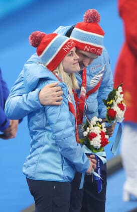 (220208) -- BEIJING, Feb. 8, 2022 -- Silver medalists Kristin Skaslien (L) of Norway and Magnus Nedregotten of Norway react during the awarding ceremony after the curling mixed doubles gold medal game of the Beijing 2022 Winter Olympics between Italy and Norway at the National Aquatics Centre in Beijing, capital of China, Feb. 8, 2022. ) (BEIJING2022)CHINA-BEIJING-WINTER Olympic Games, Olympische Spiele, Olympia, OS CURLING-MIXED DOUBLES-GOLD MEDAL GAME-ITALY VS NORWAY(CN) LiuxXu 