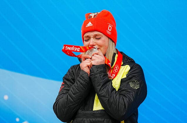 (220208) -- BEIJING, Feb. 8, 2022 -- Silver medallist Anna Berreiter of Germany celebrates during the awarding ceremony after women s singles run?of luge event?at the Yanqing?National Sliding Centre in Yanqing?district of Beijing, capital of China, Feb. 8, 2022. ) (BEIJING2022)CHINA-BEIJING-YANQING-OLYMPIC Winter games, Winterspiele,Spiele, Summer games LUGE-WOMEN S SINGLES (CN) JiangxWenyao 
