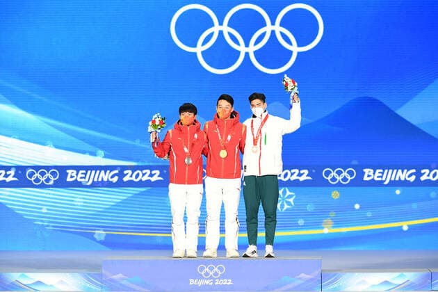 BEIJING, CHINA - FEBRUARY 08: Gold medallist Ziwei Ren of Team China (C), Silver medallist Wenlong Li of Team China (L) and Bronze medallist Shaoang Liu of Team Hungary (R) pose with their medals during the Men s 1000m Speed skating, Eisschnelllauf medal ceremony on Day 4 of the Beijing 2022 Winter Olympic Games, Olympische Spiele, Olympia, OS at Beijing Medal Plaza on February 8, 2022 in Beijing, China.  Copyright: xVCGx CFP111368327076 