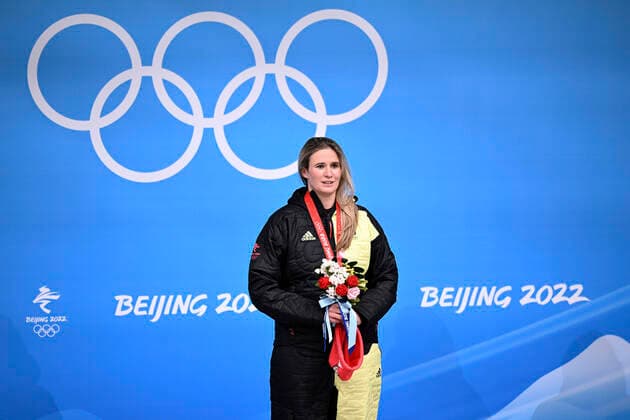 GEISENBERGER Natalie Team GER Olympiasiegerin Rodeln der Frauen Siegerehrung am Dienstag den 08.02.2022 in Yanqing Olympische Winterspiele 2022 in Peking China *** GEISENBERGER Natalie Team GER Olympic Champion Womens Luge Award Ceremony on Tuesday 08 02 2022 in Yanqing 2022 Olympic Winter Games in Beijing China