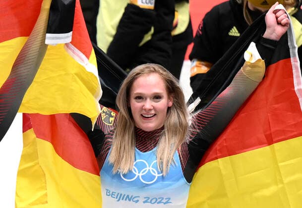 BERREITER Anna Team GER Rodeln der Frauen 2.Platz am Dienstag den 08.02.2022 in Yanqing Olympische Winterspiele 2022 in Peking China *** BERREITER Anna Team GER women luge 2 place on Tuesday 08 02 2022 in Yanqing Olympic Winter Games 2022 in Beijing China