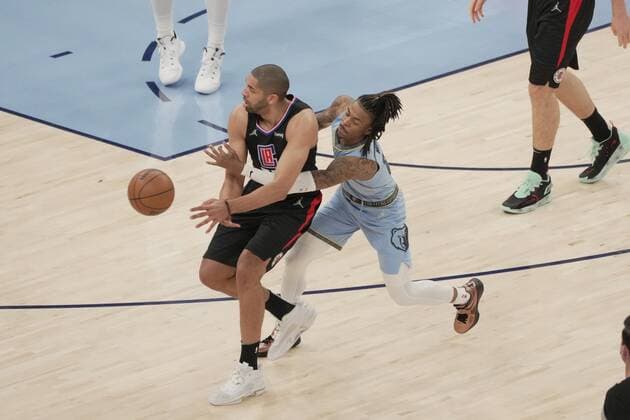 Memphis Grizzlies Ja Morant (12) defends L.A. Clippers Nicolas Batum 33 in the 1st half of the the game at FedEx Forum in Memphis, Tennessee, USA, 8, February, 2022. (Karen Pulfer Focht EFE) Clippers at Memphis Grizzlies Basketball !ACHTUNG: NUR REDAKTIONELLE NUTZUNG!  Copyright: xKARENxPULFERxFOCHTx AME4530 20220209-634cb443784301b48c41ae32107ff2d03d73c36c