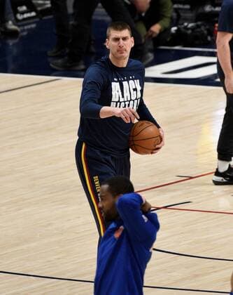 Denver Nuggets center Nikola Jokic 15, makes a face and jokes around before the game against the New York Knicks at the Ball Arena in Denver, CO, USA, 08 February 2022. EPA Todd Pierson Denver Nuggets - New York Knicks !ACHTUNG: NUR REDAKTIONELLE NUTZUNG!  Copyright: xToddxPiersonx AME4528 20220209-edf6f1a12f8e63111801f00521a04a152d9391db