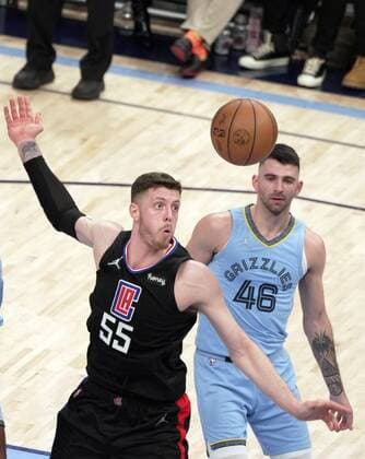 Memphis Grizzlies John Konchar (R) in action against L.A. Clippers Isaiah Hartenstein during a INNBA game at the FedEx Forum in Memphis, Tennessee, USA, 8, February, 2022. LA Clippers at Memphis Grizzlies !ACHTUNG: NUR REDAKTIONELLE NUTZUNG!  Copyright: xKARENxPULFERxFOCHTx AME4565 20220209-338020b4544b82c5e15ccf8df6567595194e0b3a