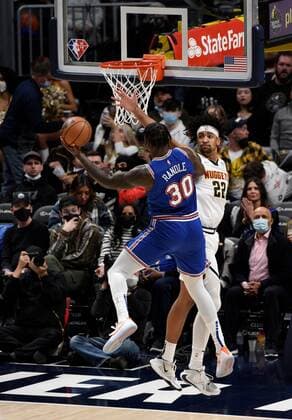 New York Knicks forward Julius Randle (L) goes in for a basket against Denver Nuggets forward Zeke Nnaji during a NBA, Basketball Herren, USA game at the Ball Arena in Denver, CO, USA, 08 February 2022. Denver Nuggets - New York Knicks !ACHTUNG: NUR REDAKTIONELLE NUTZUNG!  Copyright: xToddxPiersonx AME4578 20220209-b450d5541b7c10da62feb06b1b246c87b1d95c2c