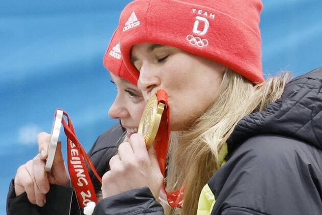 Beijing Olympics: Luge Natalie Geisenberger of Germany kisses her gold medal for the women s singles luge at the Beijing Winter Olympics on Feb. 8, 2022, in the Yanqing competition zone.  A14AA0001235074P