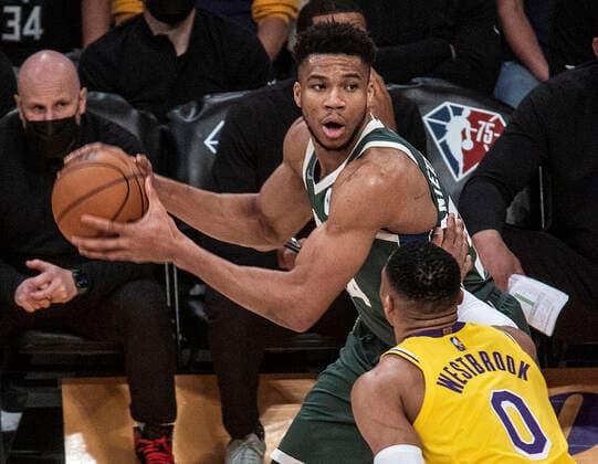February 8, 2022, Los Angeles, California, USA: Giannis Antetokounmpo 34 of the Milwaukee Bucks looks to pass the ball during their NBA, Basketball Herren, USA game against the Los Angeles Lakers on Tuesday February 8, 2022 at Crypto.com Arena in Los Angeles, California. Lakers lose to Bucks, 116-131. PI Los Angeles USA - ZUMAp124 20220208_zaa_p124_003 Copyright: xJAVIERxROJASx
