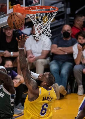 February 8, 2022, Los Angeles, California, USA: LeBron James 6 of the Los Angeles Lakers puts up a layup during their NBA, Basketball Herren, USA game against the Milwaukee Bucks on Tuesday February 8, 2022 at Crypto.com Arena in Los Angeles, California. Lakers lose to Bucks, 116-131. PI Los Angeles USA - ZUMAp124 20220208_zaa_p124_007 Copyright: xJAVIERxROJASx