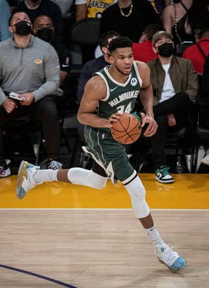 February 8, 2022, Los Angeles, California, USA: Giannis Antetokounmpo 34 of the Milwaukee Bucks during their NBA, Basketball Herren, USA game against the Los Angeles Lakers on Tuesday February 8, 2022 at Crypto.com Arena in Los Angeles, California. Lakers lose to Bucks, 116-131. PI Los Angeles USA - ZUMAp124 20220208_zaa_p124_009 Copyright: xJAVIERxROJASx