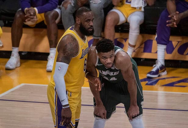 February 8, 2022, Los Angeles, California, USA: Anthony Davis 3 of the Los Angeles Lakers defends against Giannis Antetokounmpo 34 of the Milwaukee Bucks during their NBA, Basketball Herren, USA game on Tuesday February 8, 2022 at Crypto.com Arena in Los Angeles, California. Lakers lose to Bucks, 116-131. PI Los Angeles USA - ZUMAp124 20220208_zaa_p124_049 Copyright: xJAVIERxROJASx