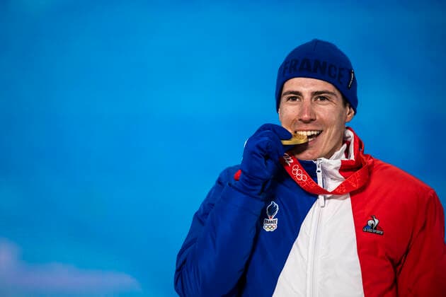 Sport Bilder des Tages 220209 Quentin Fillon Maillet of France celebrates with his gold medal at the medal ceremony for men s biathlon 20 km individual during day 5 of the 2022 Winter Olympics on February 9, 2022 in Zhangjiakou. Photo: Jon Olav Nesvold BILDBYRAN COP 217 JE0033 skidor cross-country skiing langrenn Olympic Games, Olympische Spiele, Olympia, OS olympics winter olympics os ol olympiska spel vinter-os olympiske leker peking peking 2022 beijing 2022 beijing 2022 olympic games beijing 2022 winter olympic games peking-os beijing-ol vinter-ol 5 bbeng medaljeseremoni medaljceremoni medal ceremony guld *** 220209 Quentin Fillon Maillet of France celebrates with his gold medal at the medal ceremony for men s biathlon 20 km individual during day 5 of the 2022 Winter Olympics on February 9, 2022 in Zhangjiakou Photo Jon Olav Nesvold BILDBYRAN COP 217 JE0033 skidor cross country skiing langrenn olympic games olympics winter olympics os ol olympics winter o olympics peking peking beijing 2022 beijing 2022 beijing 2022 olympic games beijing 2022 winter olympic games beijing os beijing ol winter ol 5 bbeng medal ceremony medal ceremony medal ceremony gold,  Copyright: JONxOLAVxNESVOLD BB220209JE107