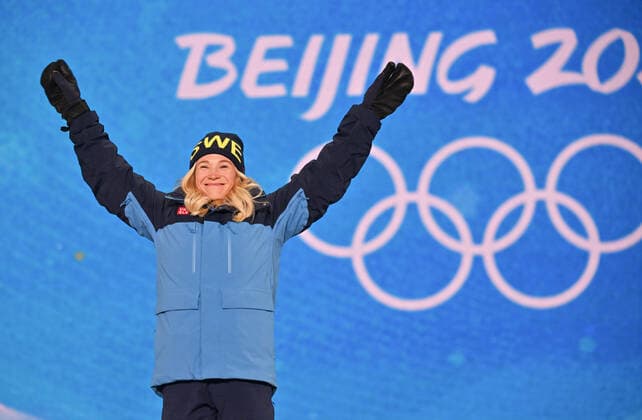(220209) -- ZHANGJIAKOU, Feb. 9, 2022 -- Gold medalist Jonna Sundling of Sweden reacts during the awarding ceremony of women s cross-country skiing sprint free at Zhangjiakou Medals Plaza of the Winter Olympics in Zhangjiakou, north China s Hebei Province, Feb. 9, 2022. ) (BEIJING2022)CHINA- ZHANGJIAKOU-OLYMPIC Winter games, Winterspiele,Spiele, Summer games AWARDING CEREMONY (CN) GuoxCheng 