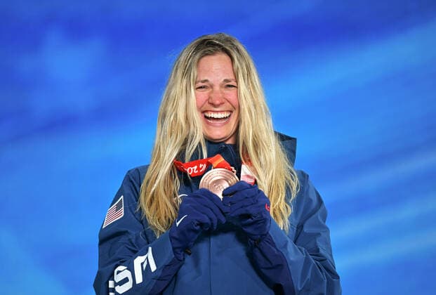 (220209) -- ZHANGJIAKOU, Feb. 9, 2022 -- Bronze medalist Jessie Diggins of the United States reacts during the awarding ceremony of women s cross-country skiing sprint free at Zhangjiakou Medals Plaza of the Winter Olympics in Zhangjiakou, north China s Hebei Province, Feb. 9, 2022. ) (BEIJING2022)CHINA- ZHANGJIAKOU-OLYMPIC Winter games, Winterspiele,Spiele, Summer games AWARDING CEREMONY (CN) GuoxCheng 