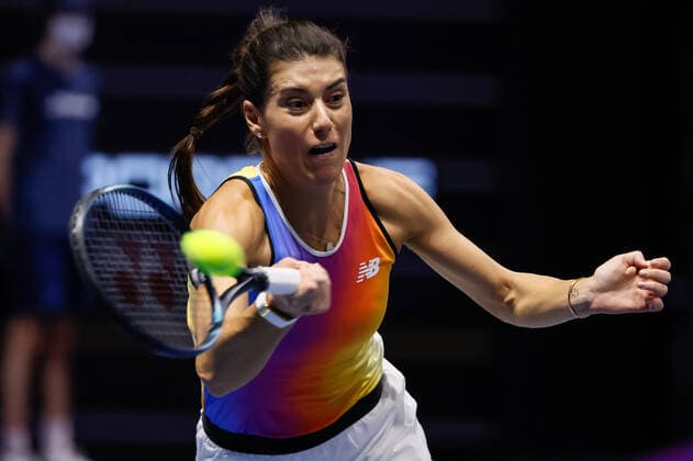 St. Petersburg Ladies Trophy 2022 - Day Three Sorana Cirstea of Romania returns the ball to Anett Kontaveit of Estonia during the women s singles Round of 16 match of the WTA, Tennis Damen 500 St. Petersburg Ladies Trophy 2022 International Tennis Tournament on February 9, 2022 at the Sibur Arena in Saint Petersburg, Russia. Saint Petersburg Russia  Copyright: xMikexKireevx originalFilename:kireev-stpeters220209_np0nF.jpg