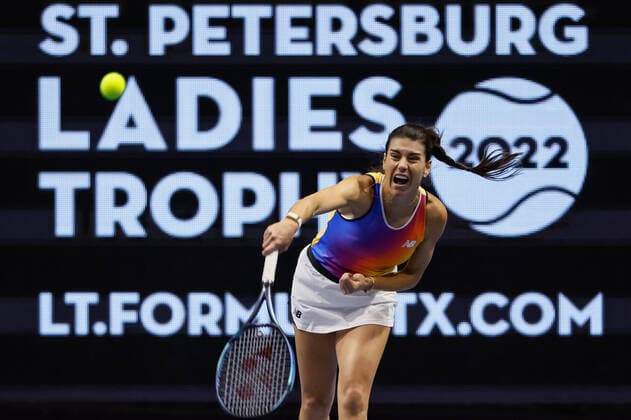 St. Petersburg Ladies Trophy 2022 - Day Three Sorana Cirstea of Romania serves the ball to Anett Kontaveit of Estonia during the women s singles Round of 16 match of the WTA, Tennis Damen 500 St. Petersburg Ladies Trophy 2022 International Tennis Tournament on February 9, 2022 at the Sibur Arena in Saint Petersburg, Russia. Saint Petersburg Russia  Copyright: xMikexKireevx originalFilename:kireev-stpeters220209_npH1P.jpg