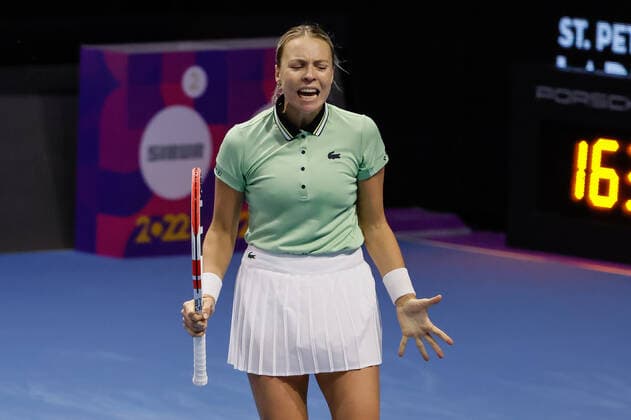St. Petersburg Ladies Trophy 2022 - Day Three Anett Kontaveit of Estonia reacts during the women s singles Round of 16 match of the WTA, Tennis Damen 500 St. Petersburg Ladies Trophy 2022 International Tennis Tournament against Sorana Cirstea of Romania on February 9, 2022 at the Sibur Arena in Saint Petersburg, Russia. Saint Petersburg Russia  Copyright: xMikexKireevx originalFilename:kireev-stpeters220209_npacX.jpg