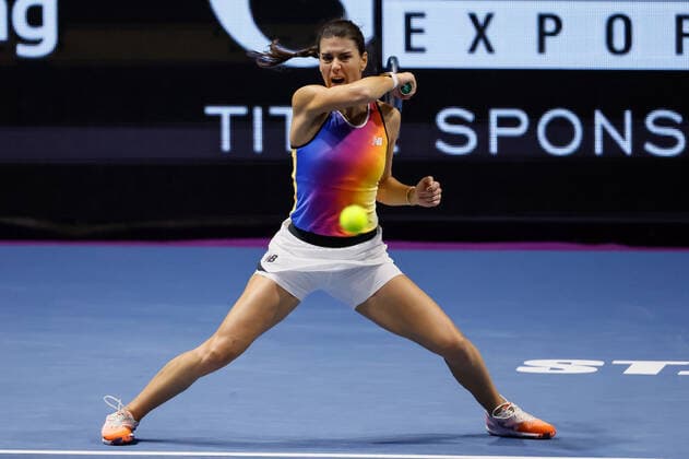 St. Petersburg Ladies Trophy 2022 - Day Three Sorana Cirstea of Romania returns the ball to Anett Kontaveit of Estonia during the women s singles Round of 16 match of the WTA, Tennis Damen 500 St. Petersburg Ladies Trophy 2022 International Tennis Tournament on February 9, 2022 at the Sibur Arena in Saint Petersburg, Russia. Saint Petersburg Russia  Copyright: xMikexKireevx originalFilename:kireev-stpeters220209_npQdv.jpg