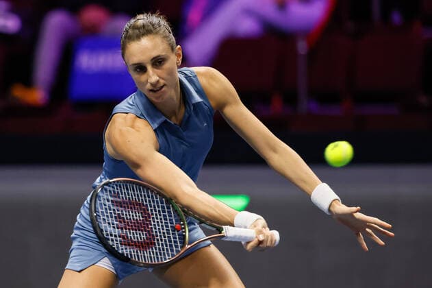 St. Petersburg Ladies Trophy 2022 - Day Three Petra Martic of Croatia returns the ball to Elise Mertens of Belgium during the women s singles Round of 16 match of the WTA, Tennis Damen 500 St. Petersburg Ladies Trophy 2022 International Tennis Tournament on February 9, 2022 at the Sibur Arena in Saint Petersburg, Russia. Saint Petersburg Russia  Copyright: xMikexKireevx originalFilename:kireev-stpeters220209_npYG4.jpg