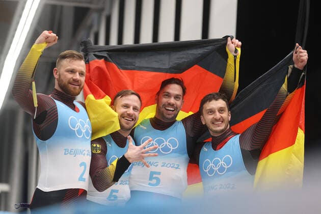 Bilder des Jahres 2022, Sport 02 Februar Sport Themen der Woche KW06 Sport Bilder des Tages OLYMPICS - Winter Olympic Games, Olympische Spiele, Olympia, OS Beijing 2022 YANQING,CHINA,09.FEB.22 - OLYMPICS, LUGE - Winter Olympic Games Beijing 2022, doubles, men. Image shows Toni Eggert, Sascha Benecken, Tobias Wendl and Tobias Arlt (GER).  GEPAxpictures xDanielxGoetzhaber