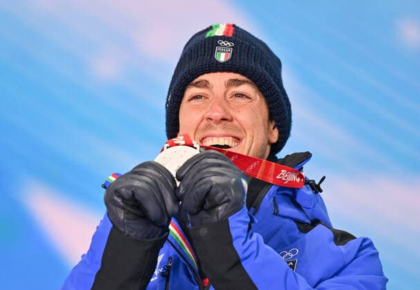(220209) -- ZHANGJIAKOU, Feb. 9, 2022 -- Silver medalist Federico Pellegrino of Italy reacts during the awarding ceremony of men s cross-country skiing sprint free at Zhangjiakou Medals Plaza of the Winter Olympics in Zhangjiakou, north China s Hebei Province, Feb. 9, 2022. ) (BEIJING2022)CHINA- ZHANGJIAKOU-OLYMPIC Winter games, Winterspiele,Spiele, Summer games AWARDING CEREMONY (CN) GuoxCheng 