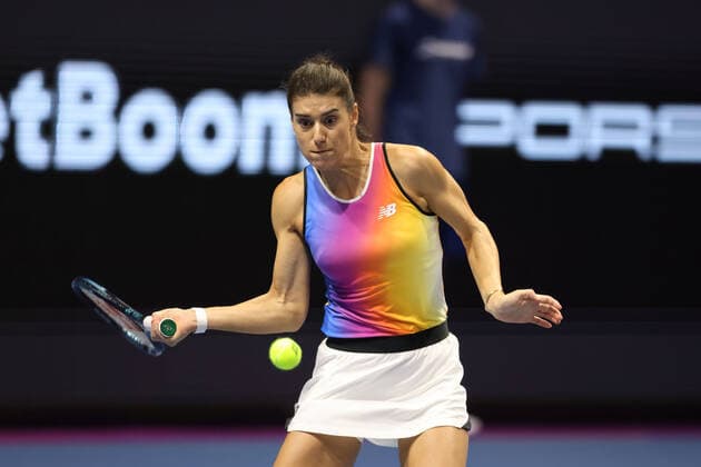 February 9, 2022, Saint Petersburg, Russia: Sorana Cirstea of Romania playing against Anett Kontaveit of Estonia during the St.Petersburg Ladies Trophy 2022 tennis tournament..Final score: Saint Petersburg Russia - ZUMAs197 20220209_zaa_s197_103 Copyright: xMaksimxKonstantinovx