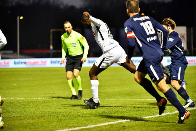 But et joie Inza Diarrassouba (vr) FOOTBALL : Bergerac vs Versailles - Quart de Finale de Coupe de France - Perigueux - Le 09 02 2022 ThierryBreton Panoramic 
