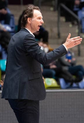 09.02.2022, xsltx, Basketball BBL Bundesliga, Frankfurt Skyliners - EWE Baskets Oldenburg emspor, v.l. Coach Ingo Freyer (Oldenburg) (DFL DFB REGULATIONS PROHIBIT ANY USE OF PHOTOGRAPHS as IMAGE SEQUENCES and or QUASI-VIDEO) Frankfurt am Main