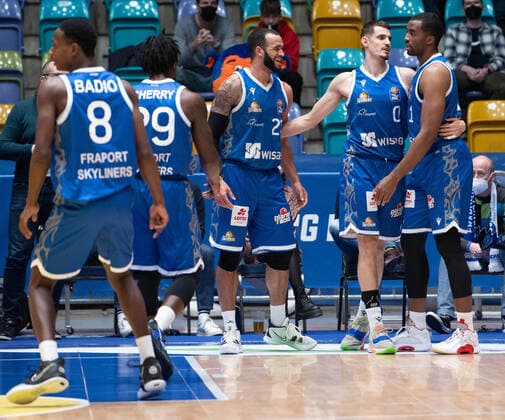 09.02.2022, xsltx, Basketball BBL Bundesliga, Frankfurt Skyliners - EWE Baskets Oldenburg emspor, v.l. Zuversicht bei den Skyliners (DFL DFB REGULATIONS PROHIBIT ANY USE OF PHOTOGRAPHS as IMAGE SEQUENCES and or QUASI-VIDEO) Frankfurt am Main