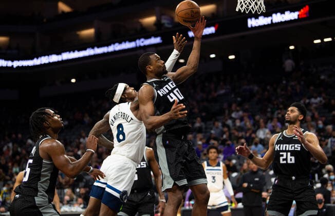 February 9, 2022, Sacramento, CA, USA: Sacramento Kings forward Harrison Barnes (40) battles for rebound withMinnesota Timberwolves forward Jarred Vanderbilt (8) in the fourth quarter during a game at Golden 1 Center on Wednesday, Feb. 9, 2022 in Sacramento. Sacramento USA - ZUMAj89_ 20220209_zaf_j89_027 Copyright: xPaulxKitagakixJr.x