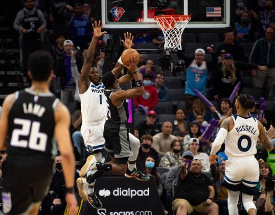 February 9, 2022, Sacramento, CA, USA: Sacramento Kings guard De Aaron Fox (5) drives to basket past Minnesota Timberwolves forward Anthony Edwards (1) in the fourth quarter during a game at Golden 1 Center on Wednesday, Feb. 9, 2022 in Sacramento. Sacramento USA - ZUMAj89_ 20220209_zaf_j89_028 Copyright: xPaulxKitagakixJr.x