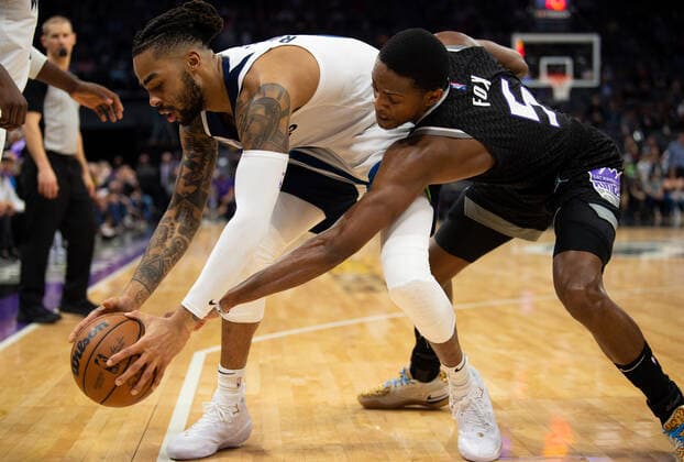 February 9, 2022, Sacramento, CA, USA: Sacramento Kings guard De Aaron Fox (5) battles Minnesota Timberwolves guard D Angelo Russell (0) in the fourth quarter during a game at Golden 1 Center on Wednesday, Feb. 9, 2022 in Sacramento. Sacramento USA - ZUMAj89_ 20220209_zaf_j89_029 Copyright: xPaulxKitagakixJr.x
