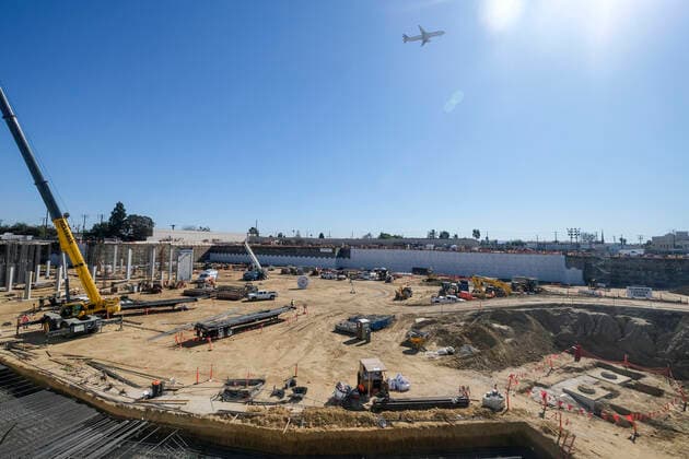 February 9, 2022, Los Angeles, California, USA: Construction crew works on the construction site of Intuit Dome, the NBA, Basketball Herren, USA Los Angeles Clippers future home, in Inglewood, Calif. on Wednesday, Feb. 9, 2022. Los Angeles USA - ZUMAc68_ 0150336052st Copyright: xRingoxChiux