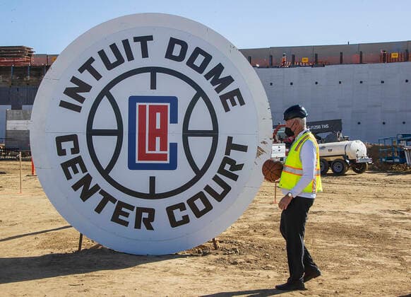 February 9, 2022, Inglewood, California, USA: Clippers consultant, Jerry West pose at Center Court of the Intuit Dome which is under construction and future home of the Los Angeles Clippers on Wednesday February 9, 2022 at the Inuit Dome site in Inglewood, California. PI Inglewood USA - ZUMAp124 20220209_zaa_p124_012 Copyright: xJAVIERxROJASx