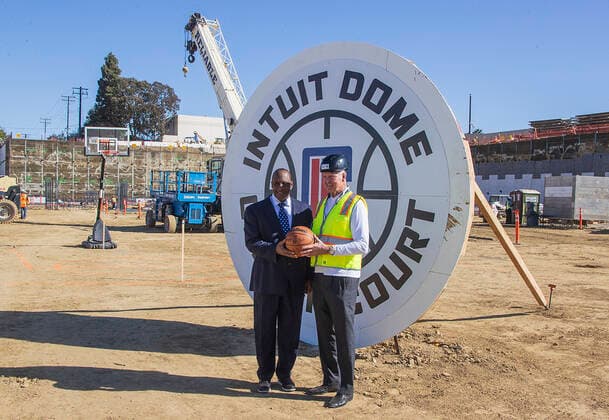 February 9, 2022, Inglewood, California, USA: Inglewood Mayor James T. Butts and Clippers consultant Jerry West pose at Center Court of the Intuit Dome which is under construction and future home of the Los Angeles Clippers on Wednesday February 9, 2022 at the Inuit Dome site in Inglewood, California. PI Inglewood USA - ZUMAp124 20220209_zaa_p124_013 Copyright: xJAVIERxROJASx