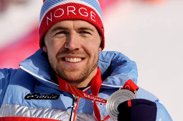 Aamodt Aleksander Kilde of Norway shows off his silver medal in the men s Alpine Combined at the Winter Olympics in Beijing on Thursday February 10, 2022.  OLY20220210418 RICKxTxWILKING