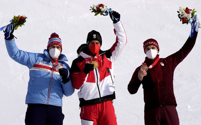 The medalists in the men s Alpine Combined pose with their medals (L-R) Aamodt Aleksander Kilde, Norway, silver; Johannes Strolz, Austria, gold and James Crawford, Canada, bronze at the Winter Olympics in Beijing on Thursday February 10, 2022.  OLY20220210422 RICKxTxWILKING