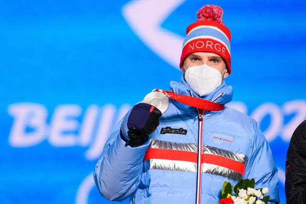220210 Jorgen Graabak of Norway celebrates with his silver medal at the medal ceremony for men?s nordic combined individual during day 6 of the 2022 Winter Olympics on February 10, 2022 in Zhangjiakou. Photo: Vegard Grott BILDBYRAN kod VG VG0235 skidor nordic combined nordisk komination Olympic Games, Olympische Spiele, Olympia, OS olympics winter olympics os ol olympiska spel vinter-os olympiske leker peking peking 2022 beijing 2022 beijing 2022 olympic games beijing 2022 winter olympic games peking-os beijing-ol vinter-ol bbeng medaljeseremoni medaljceremoni medal ceremony norge norway celebration jubel silver Copyright: VEGARDxGRoTT BB220210VG052