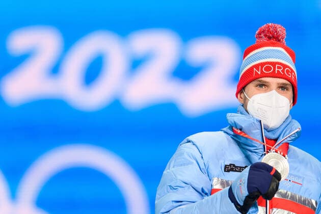 220210 Jorgen Graabak of Norway celebrates with his silver medal at the medal ceremony for men?s nordic combined individual during day 6 of the 2022 Winter Olympics on February 10, 2022 in Zhangjiakou. Photo: Vegard Grott BILDBYRAN kod VG VG0235 skidor nordic combined nordisk komination Olympic Games, Olympische Spiele, Olympia, OS olympics winter olympics os ol olympiska spel vinter-os olympiske leker peking peking 2022 beijing 2022 beijing 2022 olympic games beijing 2022 winter olympic games peking-os beijing-ol vinter-ol bbeng medaljeseremoni medaljceremoni medal ceremony norge norway celebration jubel silver Copyright: VEGARDxGRoTT BB220210VG053