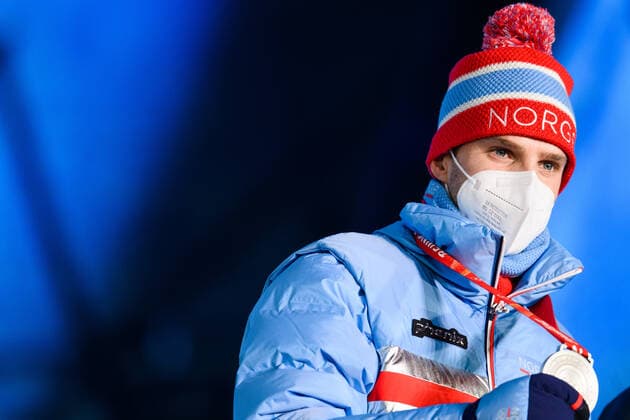 220210 Jorgen Graabak of Norway celebrates with his silver medal at the medal ceremony for men?s nordic combined individual during day 6 of the 2022 Winter Olympics on February 10, 2022 in Zhangjiakou. Photo: Vegard Grott BILDBYRAN kod VG VG0235 skidor nordic combined nordisk komination Olympic Games, Olympische Spiele, Olympia, OS olympics winter olympics os ol olympiska spel vinter-os olympiske leker peking peking 2022 beijing 2022 beijing 2022 olympic games beijing 2022 winter olympic games peking-os beijing-ol vinter-ol bbeng medaljeseremoni medaljceremoni medal ceremony norge norway celebration jubel silver Copyright: VEGARDxGRoTT BB220210VG054