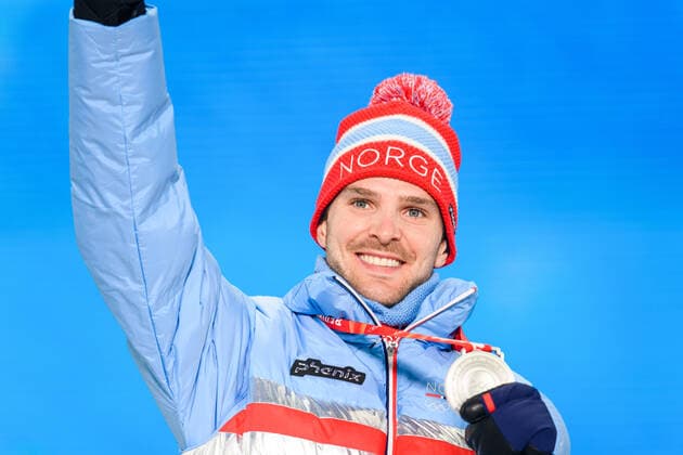 220210 Jorgen Graabak of Norway celebrates with his silver medal at the medal ceremony for men?s nordic combined individual during day 6 of the 2022 Winter Olympics on February 10, 2022 in Zhangjiakou. Photo: Vegard Grott BILDBYRAN kod VG VG0235 skidor nordic combined nordisk komination Olympic Games, Olympische Spiele, Olympia, OS olympics winter olympics os ol olympiska spel vinter-os olympiske leker peking peking 2022 beijing 2022 beijing 2022 olympic games beijing 2022 winter olympic games peking-os beijing-ol vinter-ol bbeng medaljeseremoni medaljceremoni medal ceremony norge norway celebration jubel silver Copyright: VEGARDxGRoTT BB220210VG056