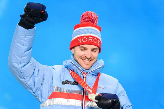 220210 Jorgen Graabak of Norway celebrates with his silver medal at the medal ceremony for men?s nordic combined individual during day 6 of the 2022 Winter Olympics on February 10, 2022 in Zhangjiakou. Photo: Vegard Grott BILDBYRAN kod VG VG0235 skidor nordic combined nordisk komination Olympic Games, Olympische Spiele, Olympia, OS olympics winter olympics os ol olympiska spel vinter-os olympiske leker peking peking 2022 beijing 2022 beijing 2022 olympic games beijing 2022 winter olympic games peking-os beijing-ol vinter-ol bbeng medaljeseremoni medaljceremoni medal ceremony norge norway celebration jubel silver Copyright: VEGARDxGRoTT BB220210VG057