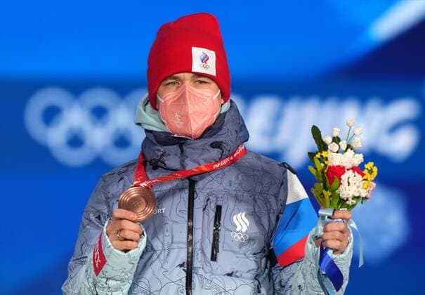 China Olympics 2022 Medal Ceremony 8110361 10.02.2022 Bronze medalist Russian Olympic Committee s Semen Elistratov poses on the podium during the medal ceremony for the men s 1500 m short track Speed skating, Eisschnelllauf event of the Beijing 2022 Winter Olympic Games, Olympische Spiele, Olympia, OS at the Medals Plaza in Beijing, China. Alexander Vilf Sputnik Beijing China  Copyright: xAlexanderxVilfx