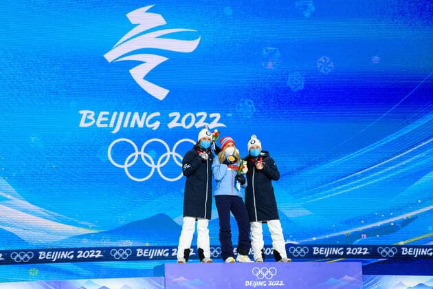 220210 Kerttu Niskanen of Finland, Therese Johaug of Norway and Krista Pärmäkoski of Finland celebrate with medals at the medal ceremony for women s cross-country skiing individual 10 km during day 6 of the 2022 Winter Olympics on February 10, 2022 in Zhangjiakou. Photo: Vegard Grott BILDBYRAN kod VG VG0235 skidor cross-country skiing langrenn Olympic Games, Olympische Spiele, Olympia, OS olympics winter olympics os ol olympiska spel vinter-os olympiske leker peking peking 2022 beijing 2022 beijing 2022 olympic games beijing 2022 winter olympic games peking-os beijing-ol vinter-ol bbeng medaljeseremoni medaljceremoni medal ceremony norge norway celebration jubel guld Copyright: VEGARDxGRoTT BB220210VG090