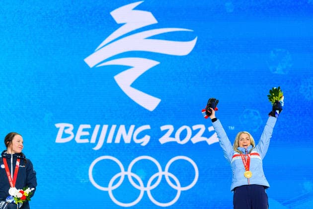 220210 Therese Johaug of Norway celebrates with her gold medal at the medal ceremony for women s cross-country skiing individual 10 km during day 6 of the 2022 Winter Olympics on February 10, 2022 in Zhangjiakou. Photo: Vegard Grott BILDBYRAN kod VG VG0235 skidor cross-country skiing langrenn Olympic Games, Olympische Spiele, Olympia, OS olympics winter olympics os ol olympiska spel vinter-os olympiske leker peking peking 2022 beijing 2022 beijing 2022 olympic games beijing 2022 winter olympic games peking-os beijing-ol vinter-ol bbeng medaljeseremoni medaljceremoni medal ceremony norge norway celebration jubel guld Copyright: VEGARDxGRoTT BB220210VG092