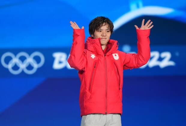 China Olympics 2022 Medal Ceremony 8110385 10.02.2022 Bronze medalist Japan s Shoma Uno poses on the podium during the medal ceremony for the men s Figure skating, Eiskunstlauf single event at the Medals Plaza in Beijing, China. Alexander Vilf Sputnik Beijing China  Copyright: xAlexanderxVilfx