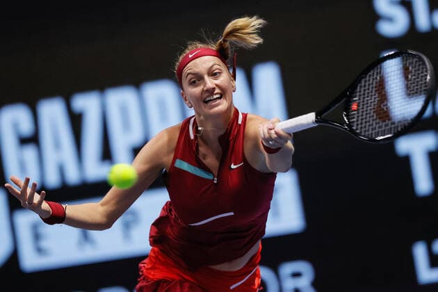 St. Petersburg Ladies Trophy 2022 - Day Four Petra Kvitova of Czech Republic returns the ball to Irina-Camelia Begu of Romania during the women s singles Round of 16 match of the WTA, Tennis Damen 500 St. Petersburg Ladies Trophy 2022 International Tennis Tournament on February 10, 2022 at the Sibur Arena in Saint Petersburg, Russia. Saint Petersburg Russia  Copyright: xMikexKireevx originalFilename:kireev-stpeters220210_npkni.jpg